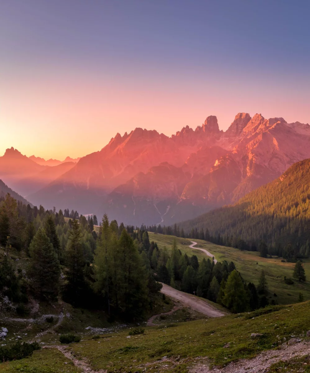 Jak oszczędzać 300 zł miesięcznie bez wyrzeczeń: 7 prostych nawyków, automatyczny budżet i triki, które działają od jutra.